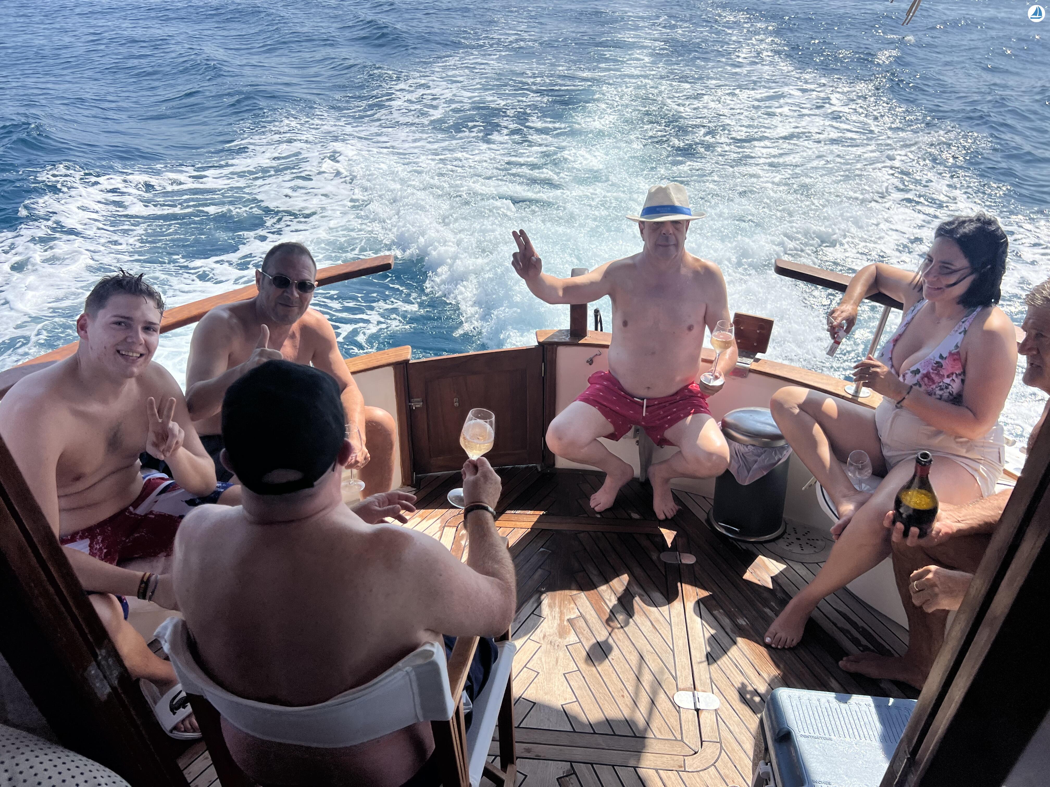 صور Patron Profesional de embarcaron de recreo 14