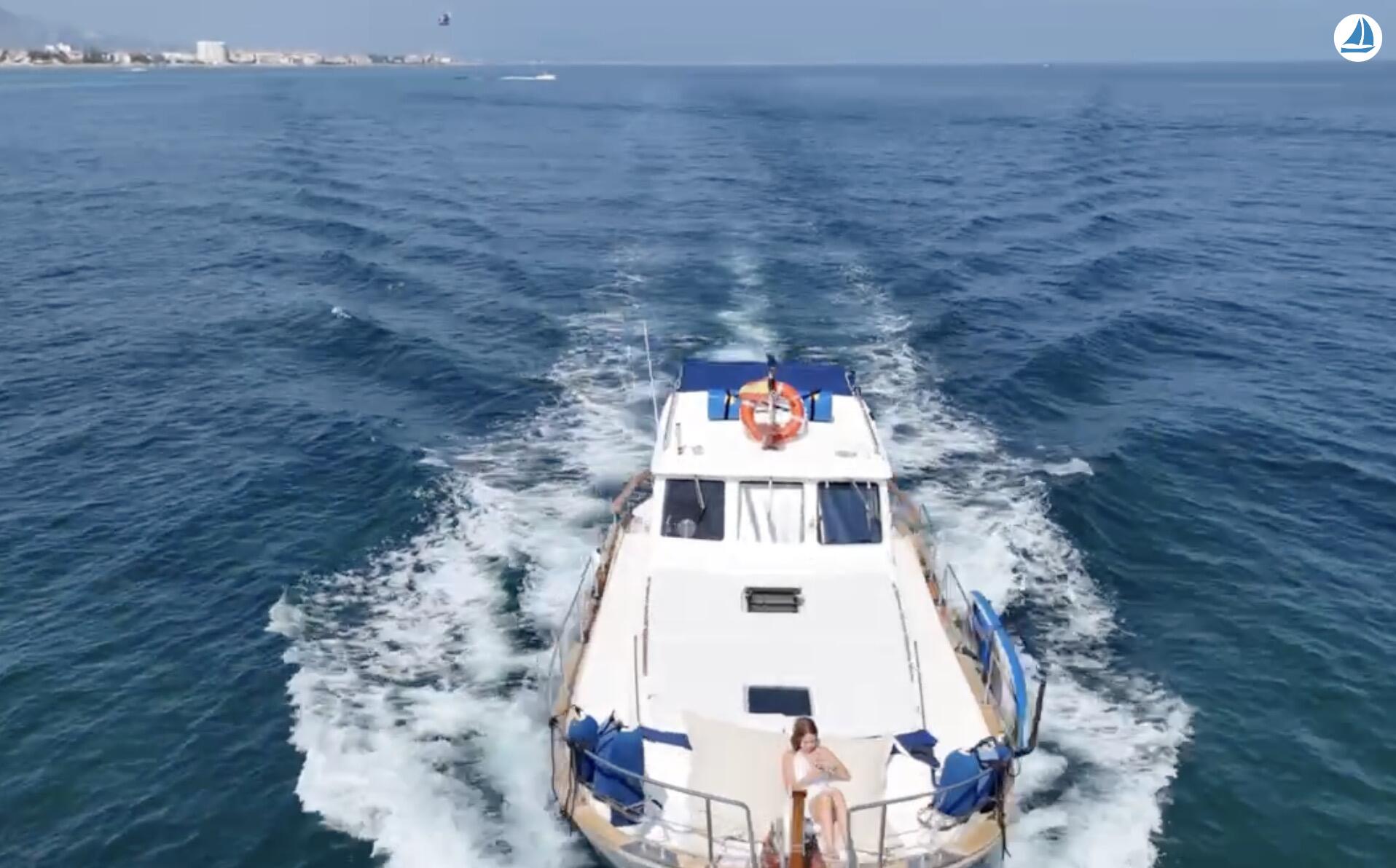 صور Patron Profesional de embarcaron de recreo 3