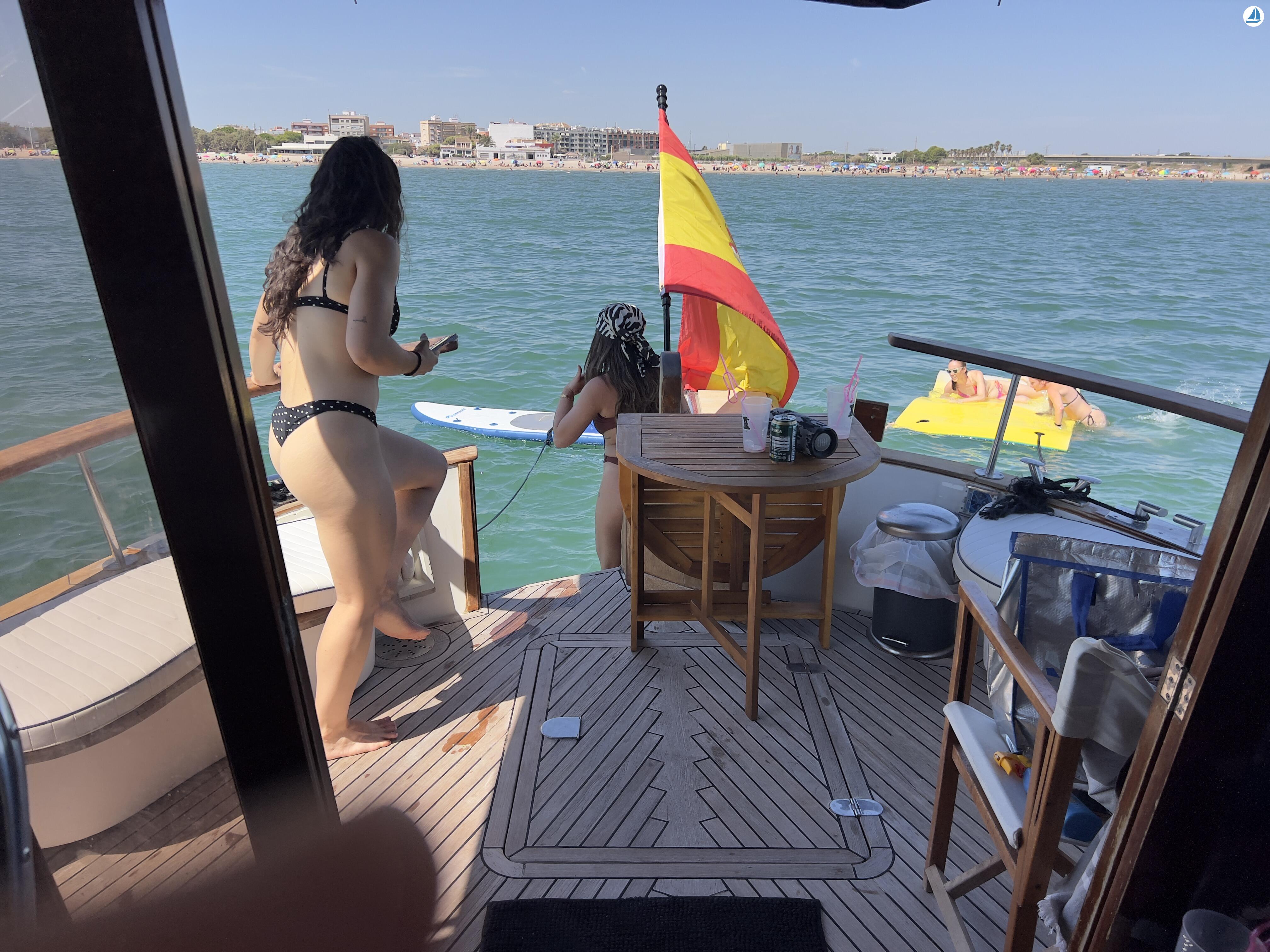 صور Patron Profesional de embarcaron de recreo 8