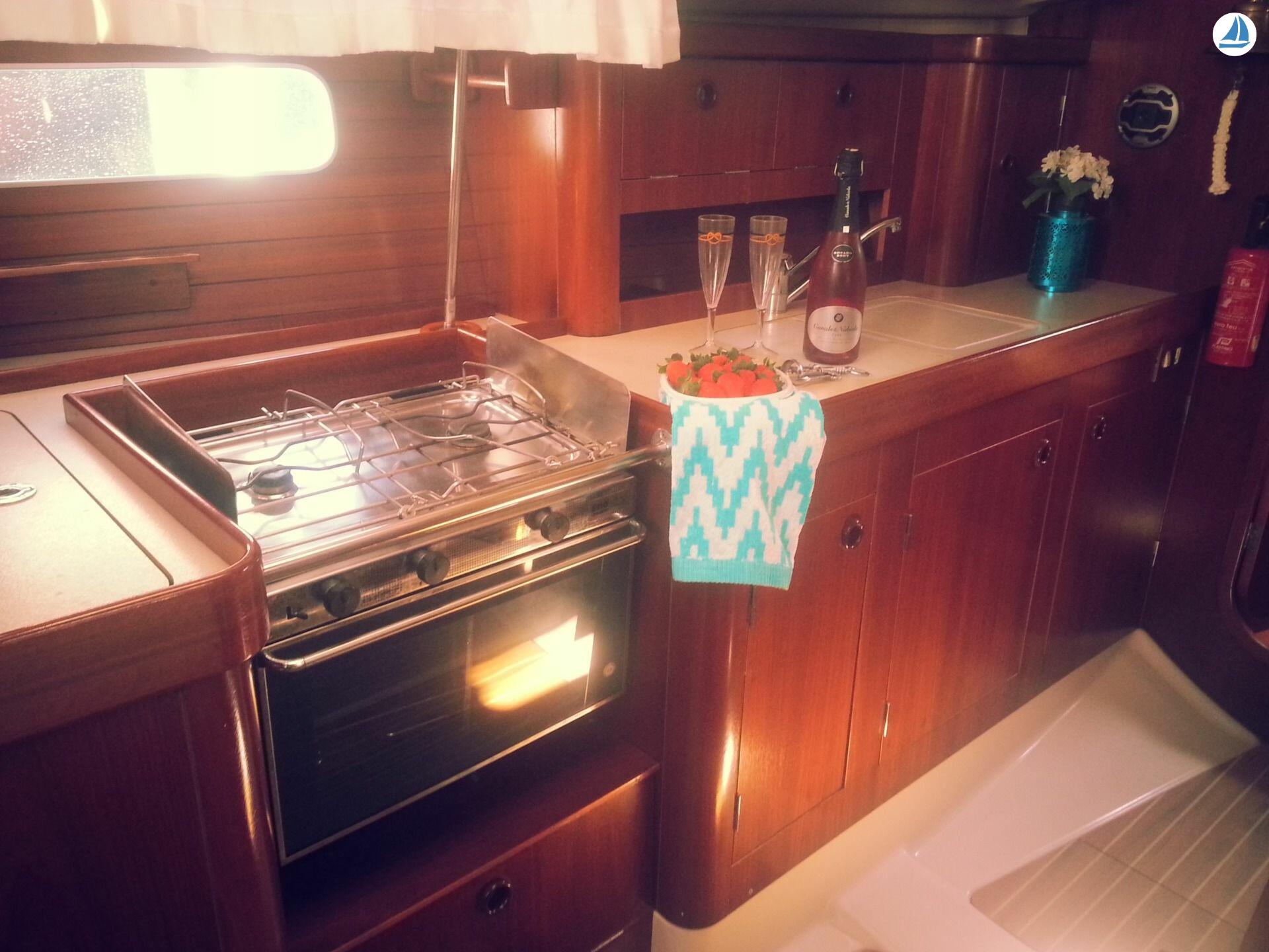 صور Beneteau OCEANIS 351 5