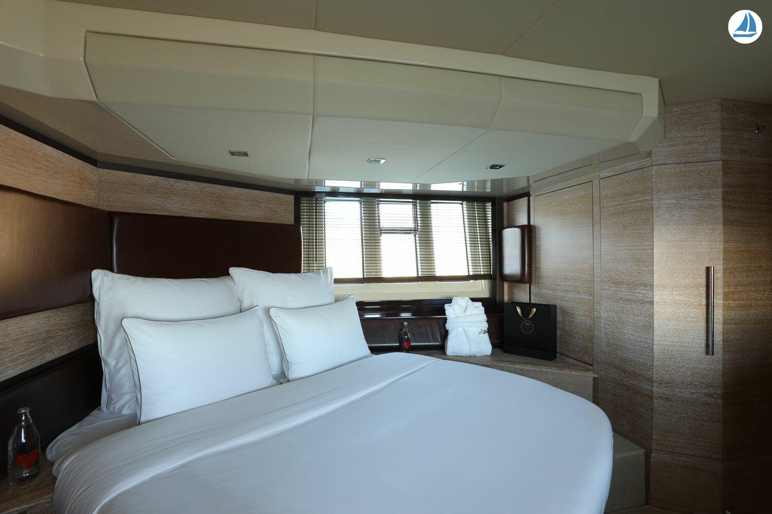 صور Azimut Fly Bridge 58 9