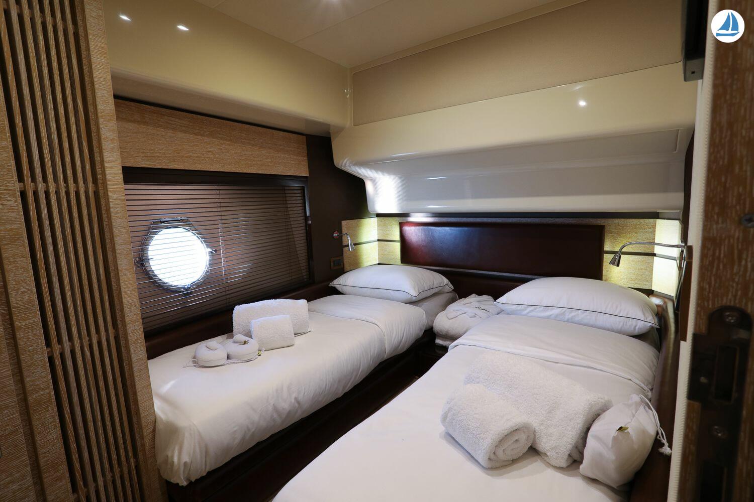 صور Azimut Fly Bridge 58 12