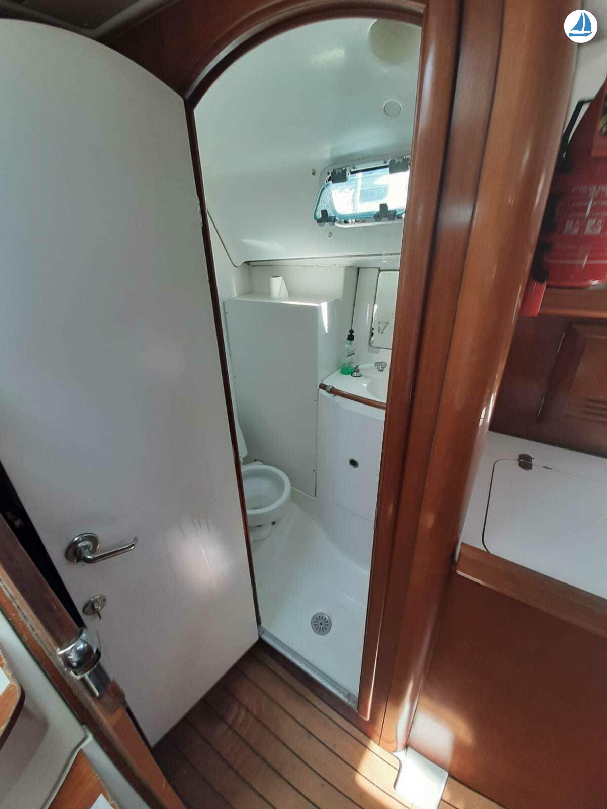 صور Beneteau OCEANIS 411 7