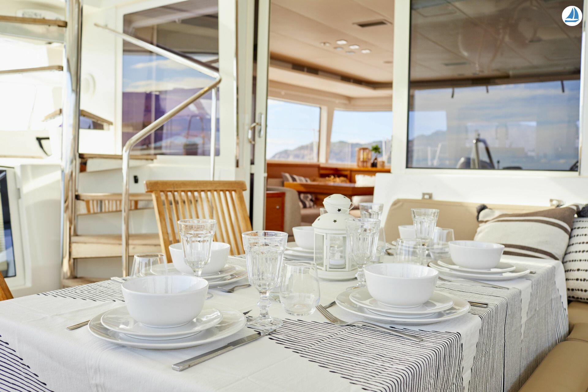 صور Lagoon Catamarans 560 3