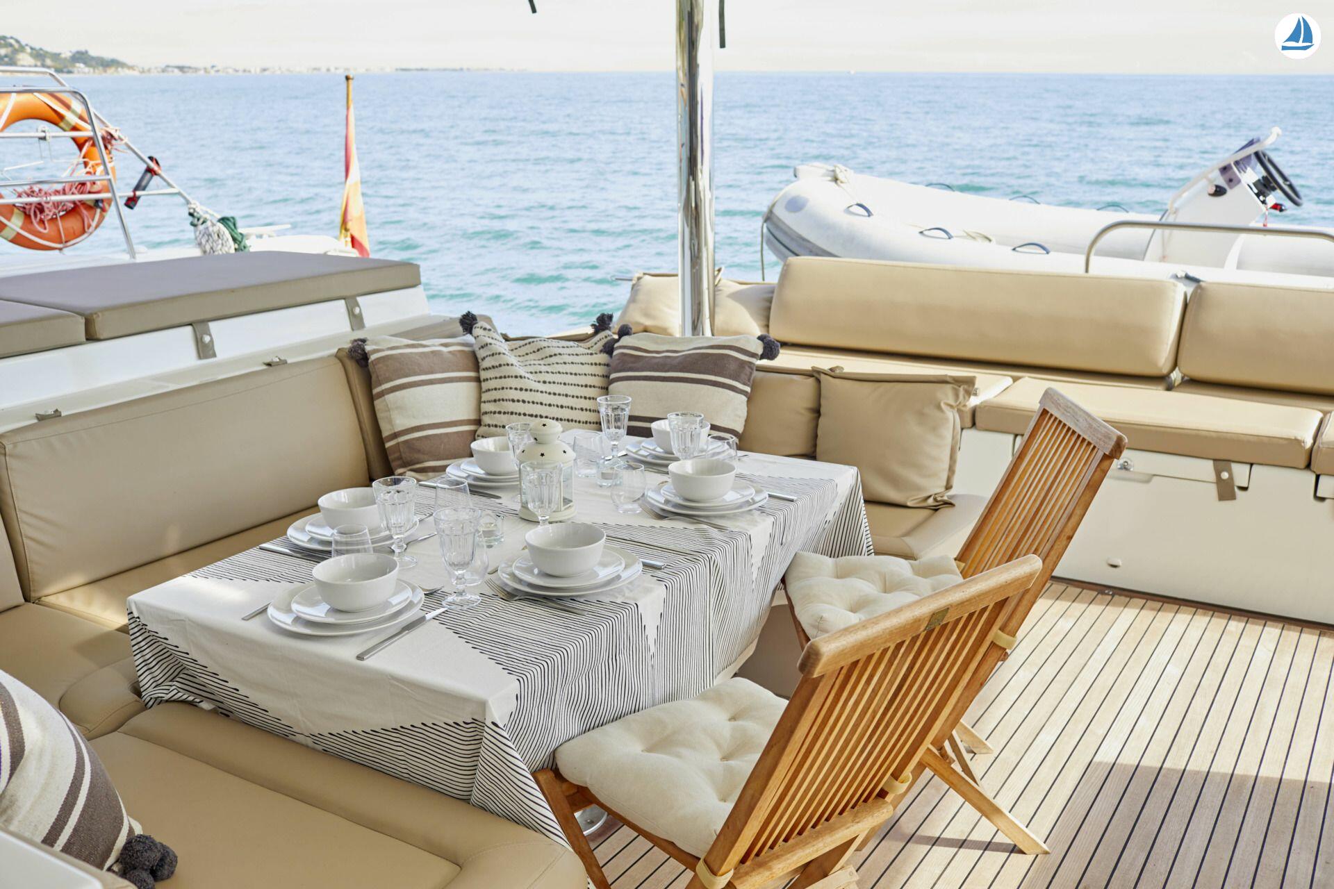 صور Lagoon Catamarans 560 9