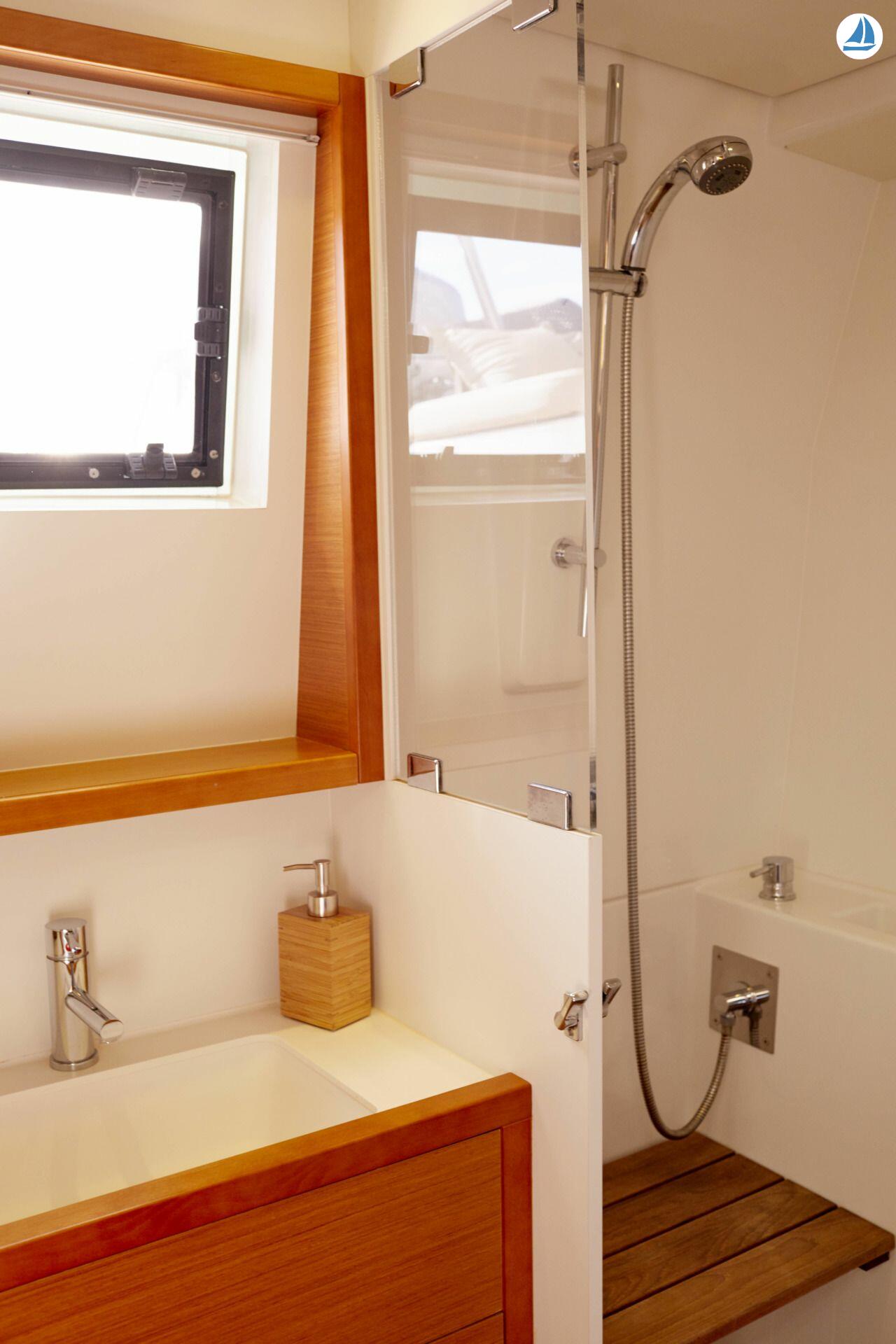 صور Lagoon Catamarans 560 20