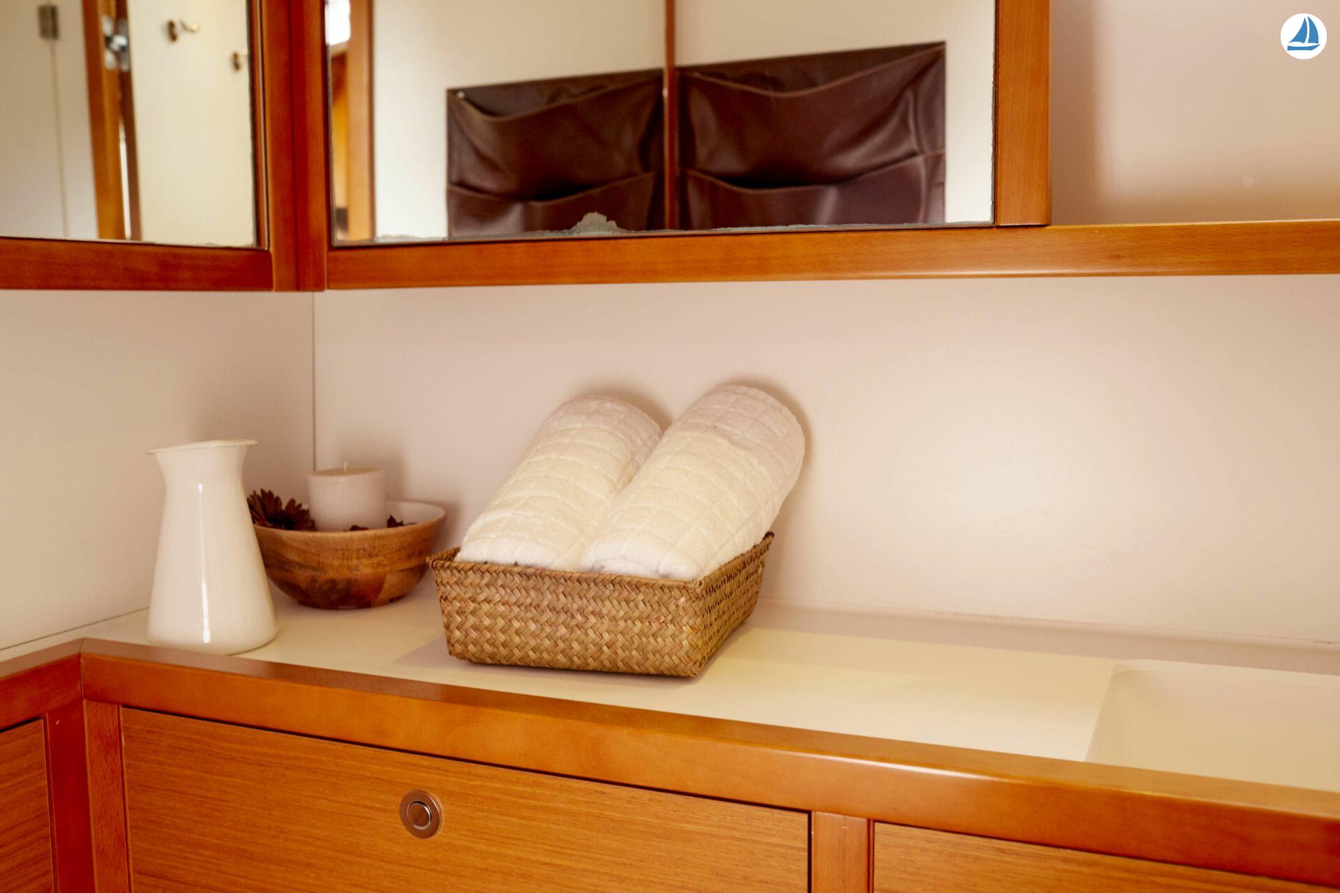 صور Lagoon Catamarans 560 21