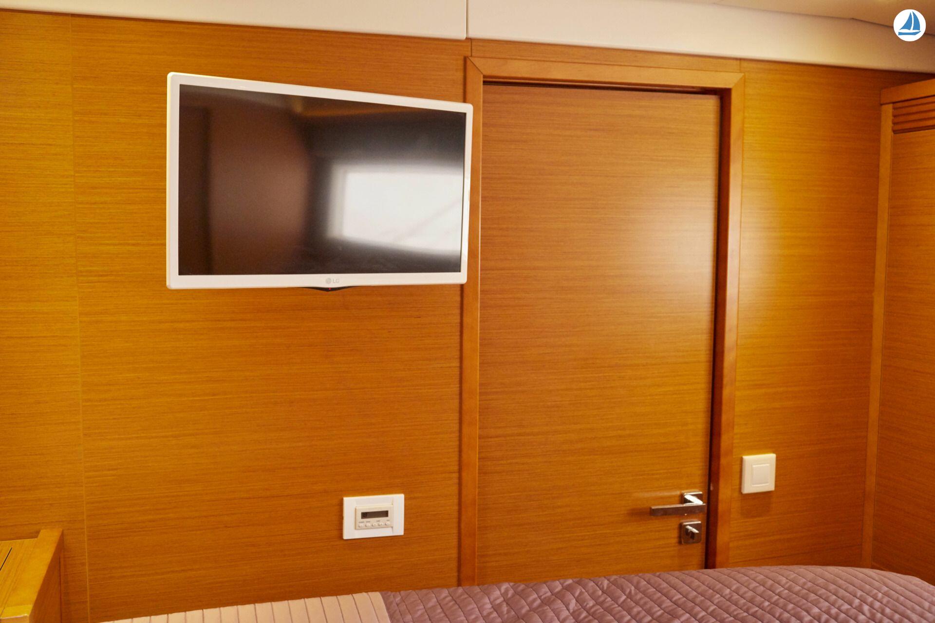 صور Lagoon Catamarans 560 22