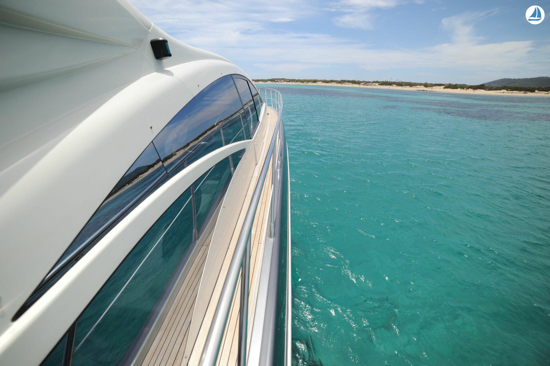 صور Azimut 68s 33