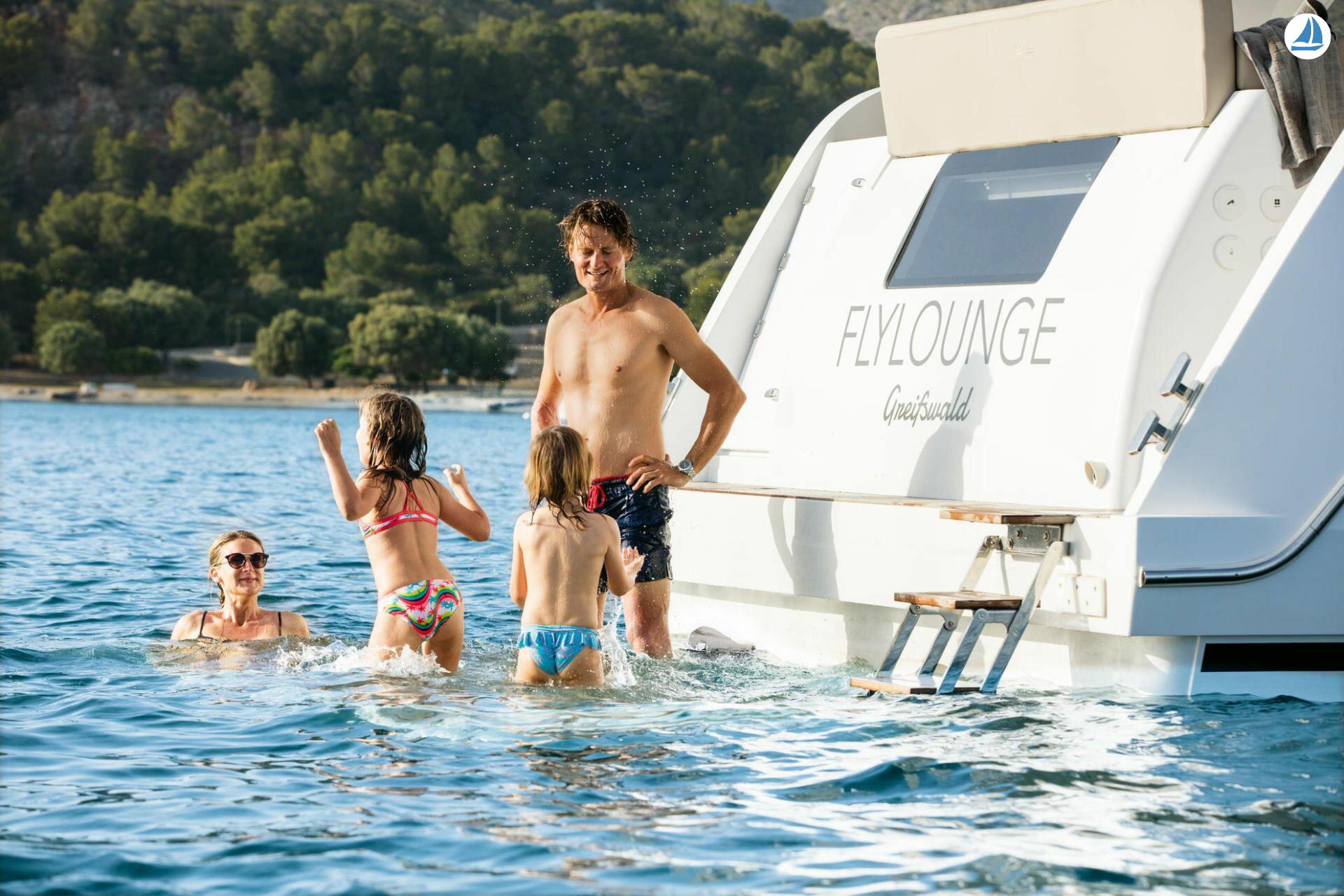 صور Sealine F530 18