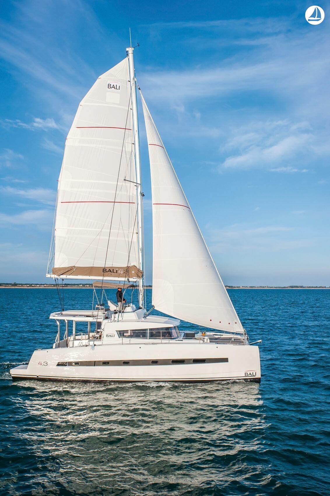 صور Bali 4.3 Catana 3