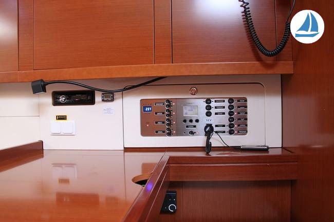 صور Beneteau OCEANIS 50 9