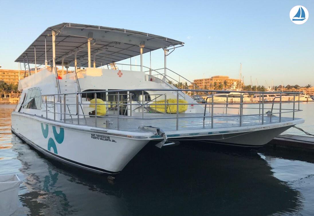 صور Custom Catamaran 62 3