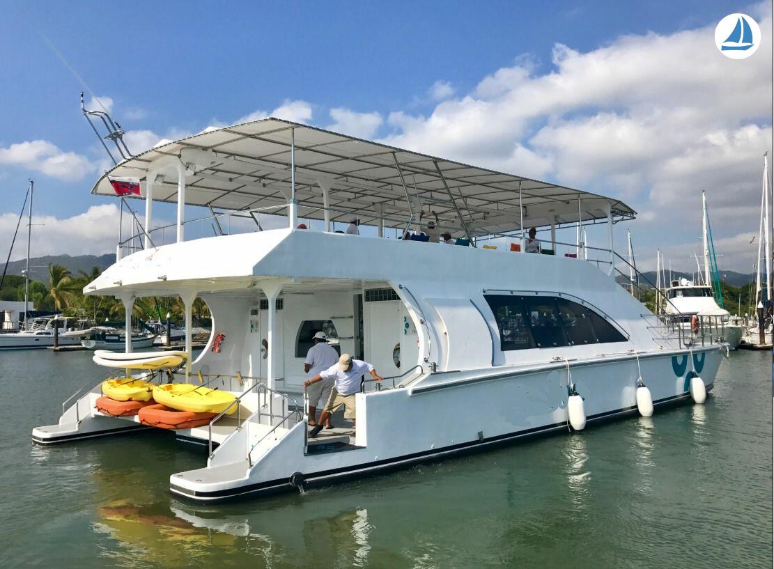 صور Custom Catamaran 62 5