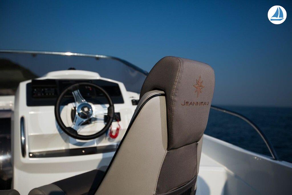 صور Jeanneau Cap Camarat 7.5WA 4