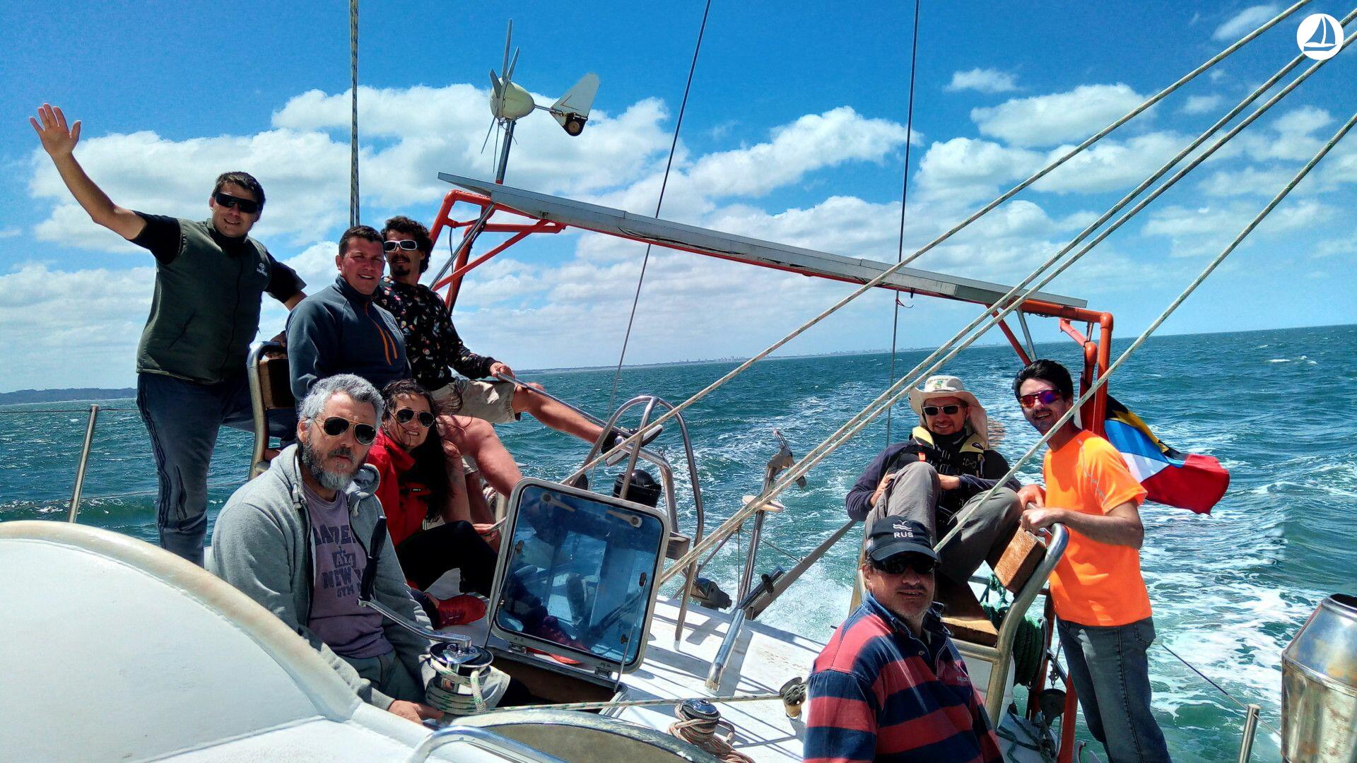 صور Custom 60' Custom 60' 3