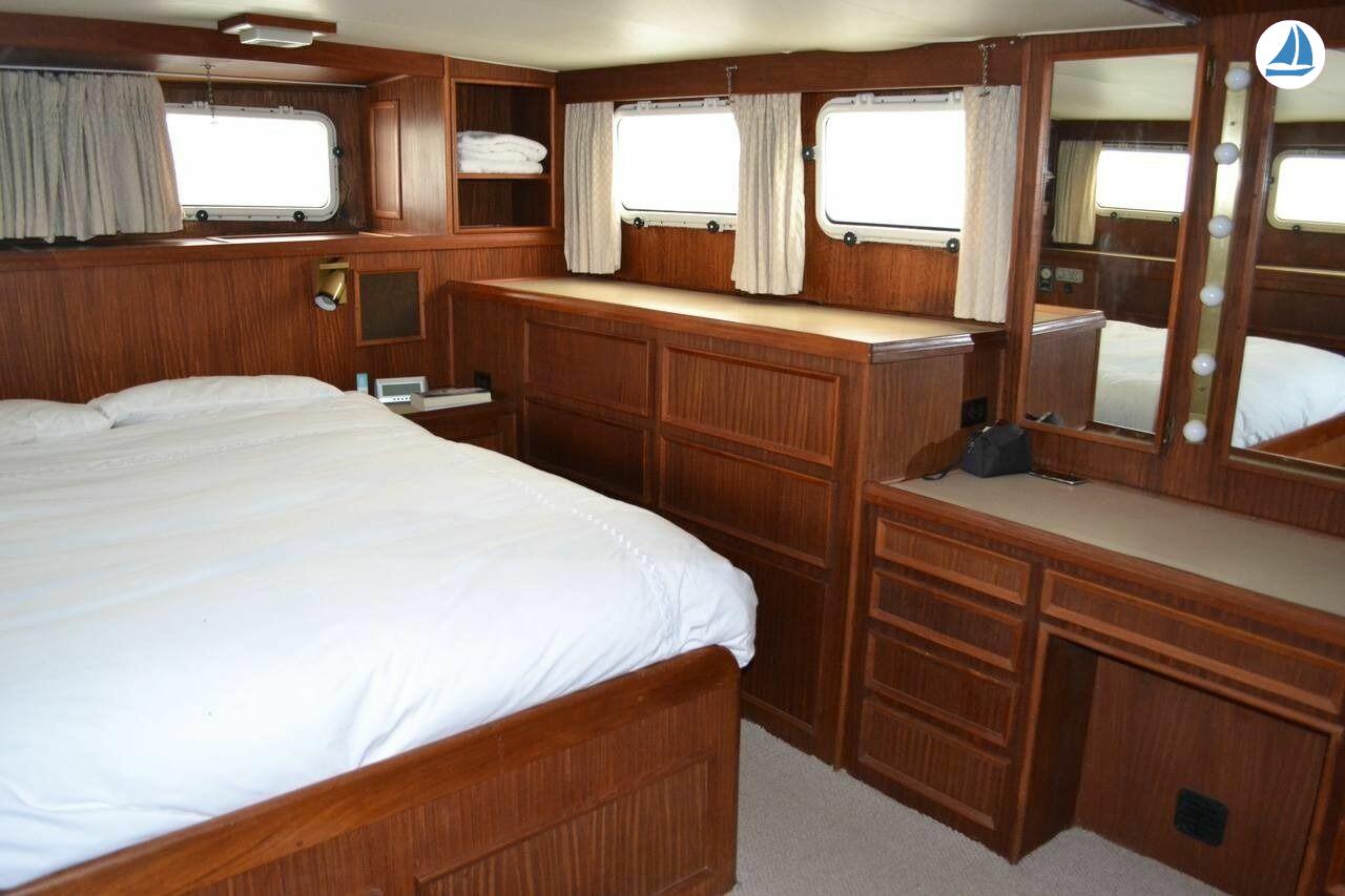 صور Hatteras MOTOR YACHT 5