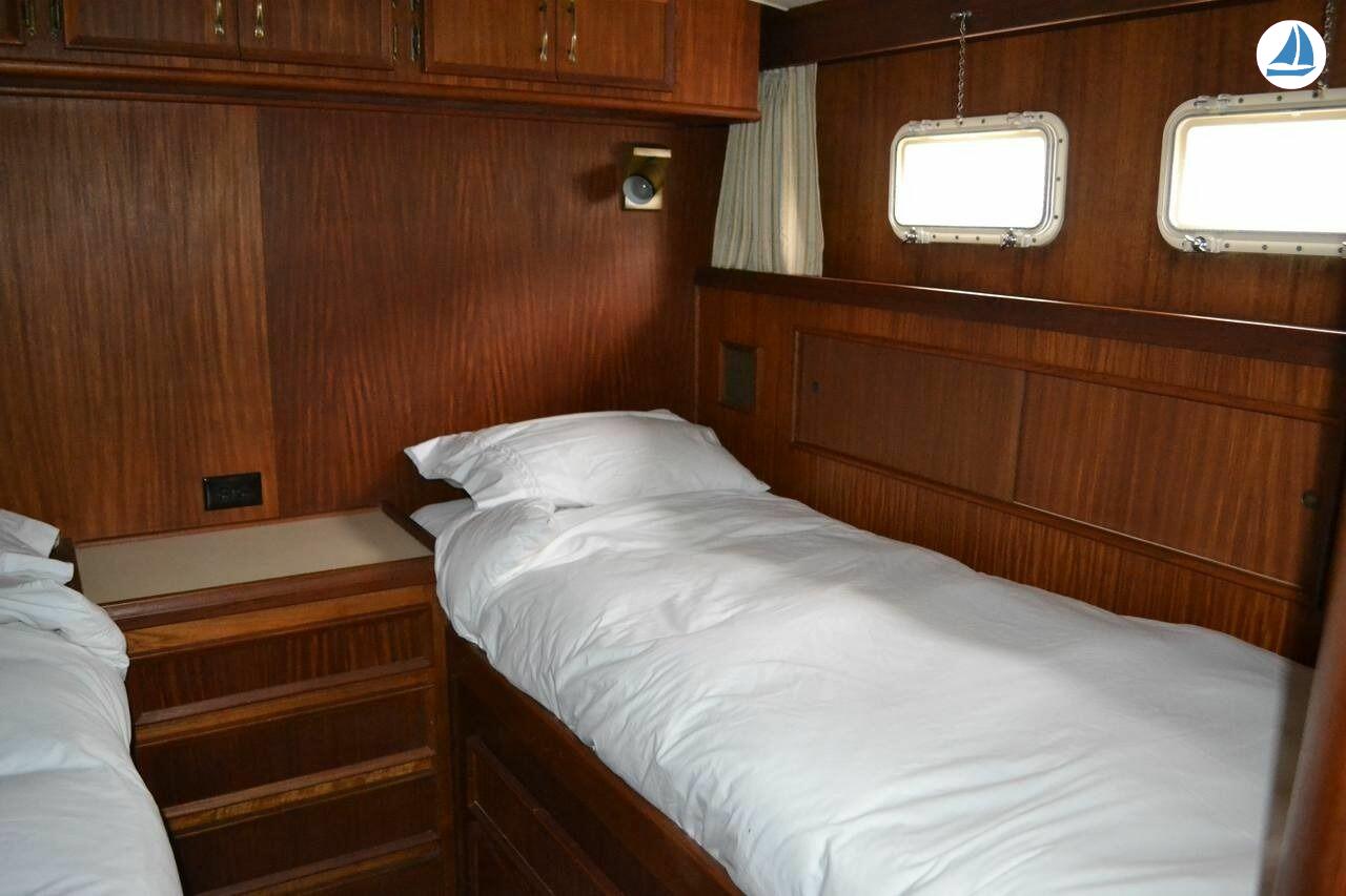 صور Hatteras MOTOR YACHT 6