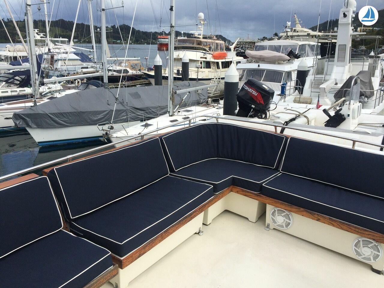 صور Hatteras MOTOR YACHT 10