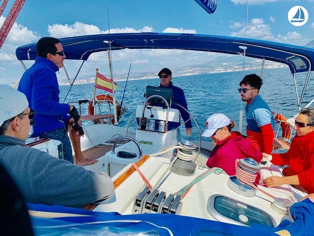 صور Beneteau OCEANIS 351 9