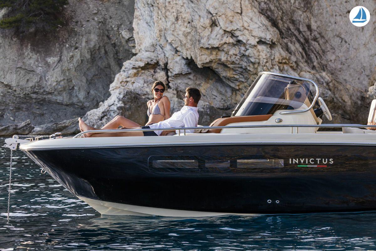 صور Invictus Yachts 240 cx 2