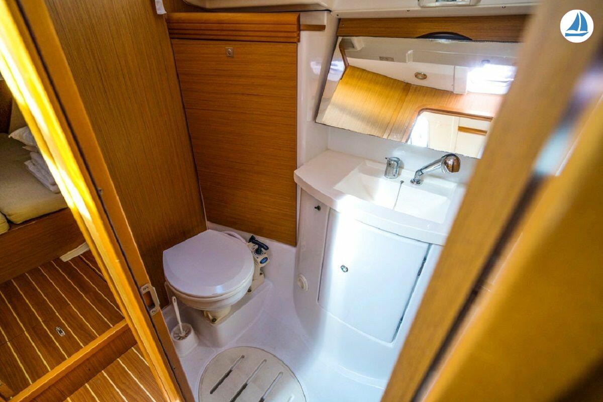 صور Jeanneau Sun Odyssey 42.2 8