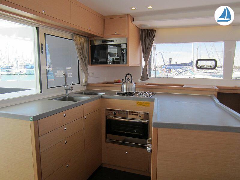 صور Lagoon 450 S 11