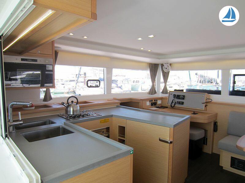 صور Lagoon 450 S 19