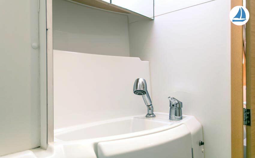 صور Lagoon 400 11