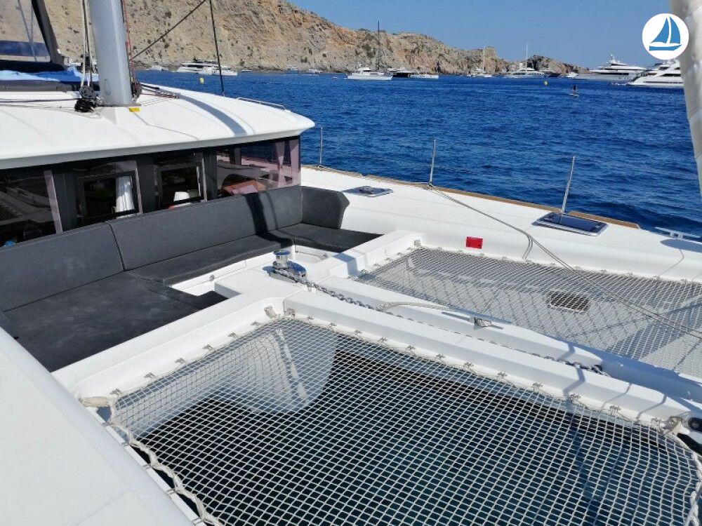 صور Lagoon 450 F 1